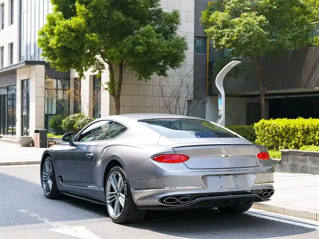 Bentley Continental 2023 — фото 11