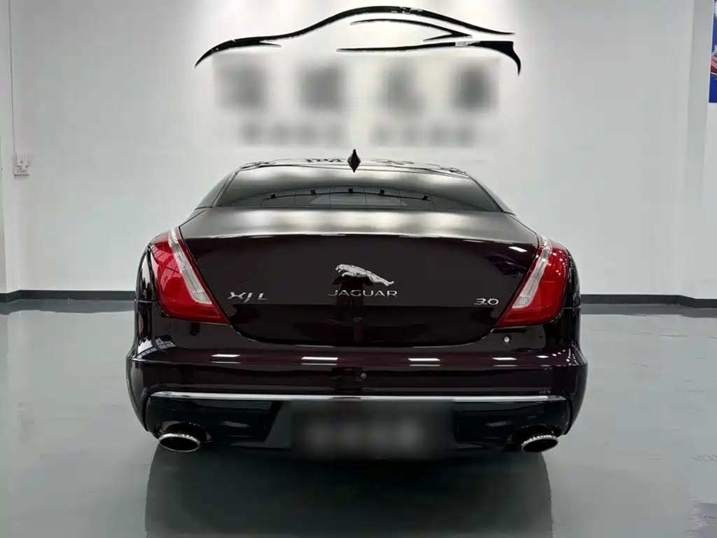 Jaguar XJ 2017 — фото 13