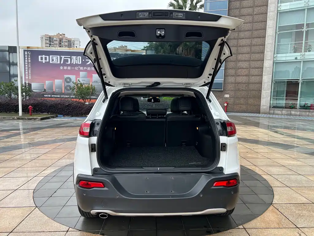Jeep Cherokee 2019 — фото 19