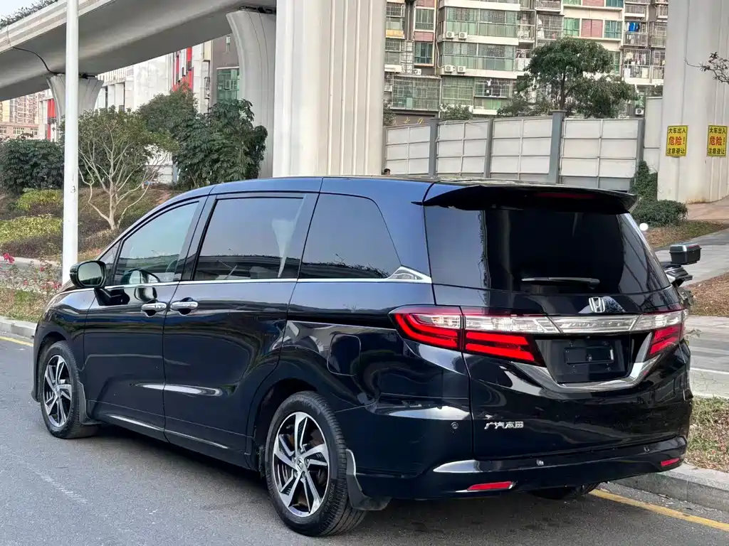 Honda Odyssey 2017 — фото 6