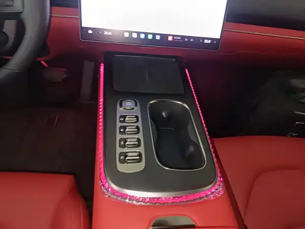Xiaomi SU7 2025