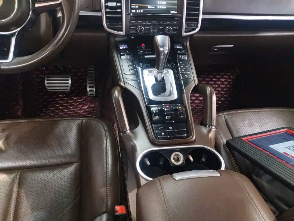 Porsche Cayenne 2015 — фото 11