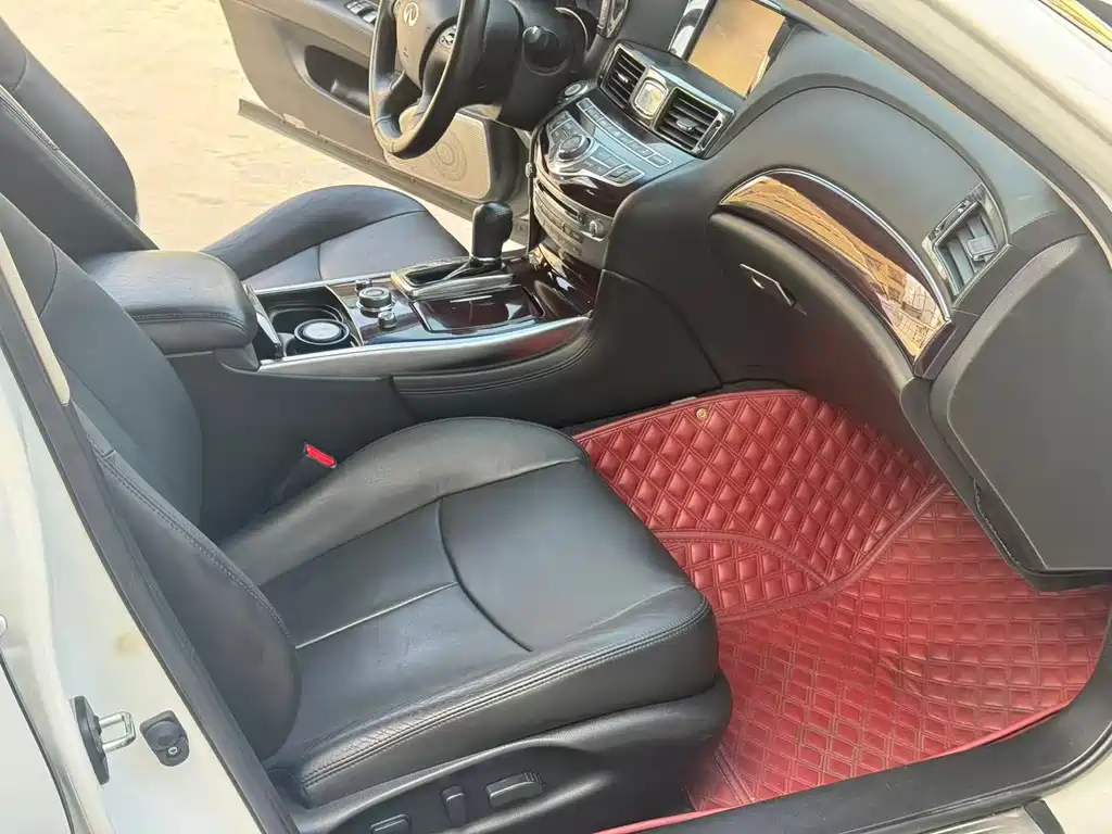 Infiniti Q70 2017