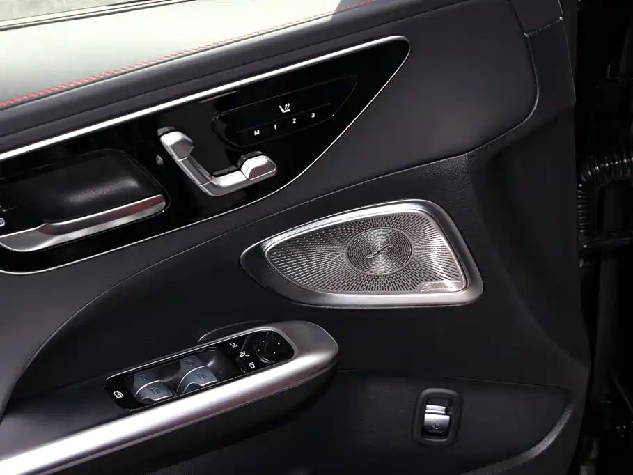Mercedes-Benz C-Class AMG 2025 — фото 8