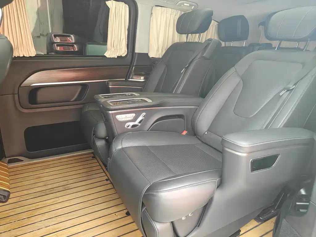 Mercedes-Benz V-Class 2023 — фото 15