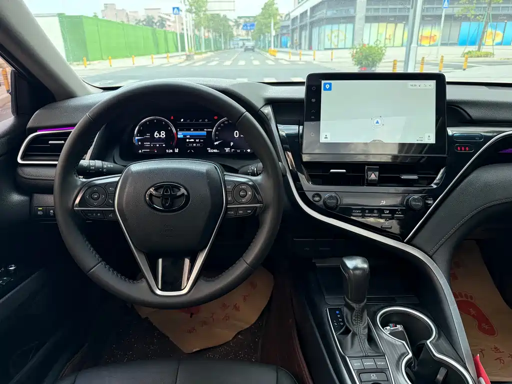 Toyota Camry 2021 — фото 16