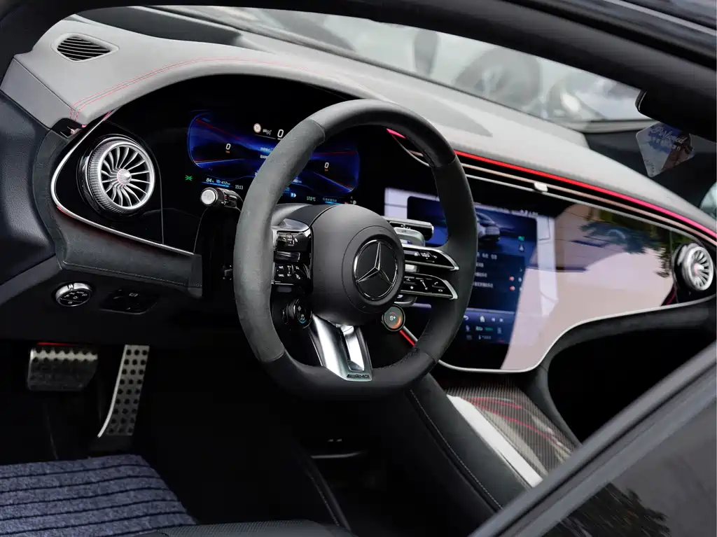 Mercedes-Benz EQE AMG 2024 — фото 16