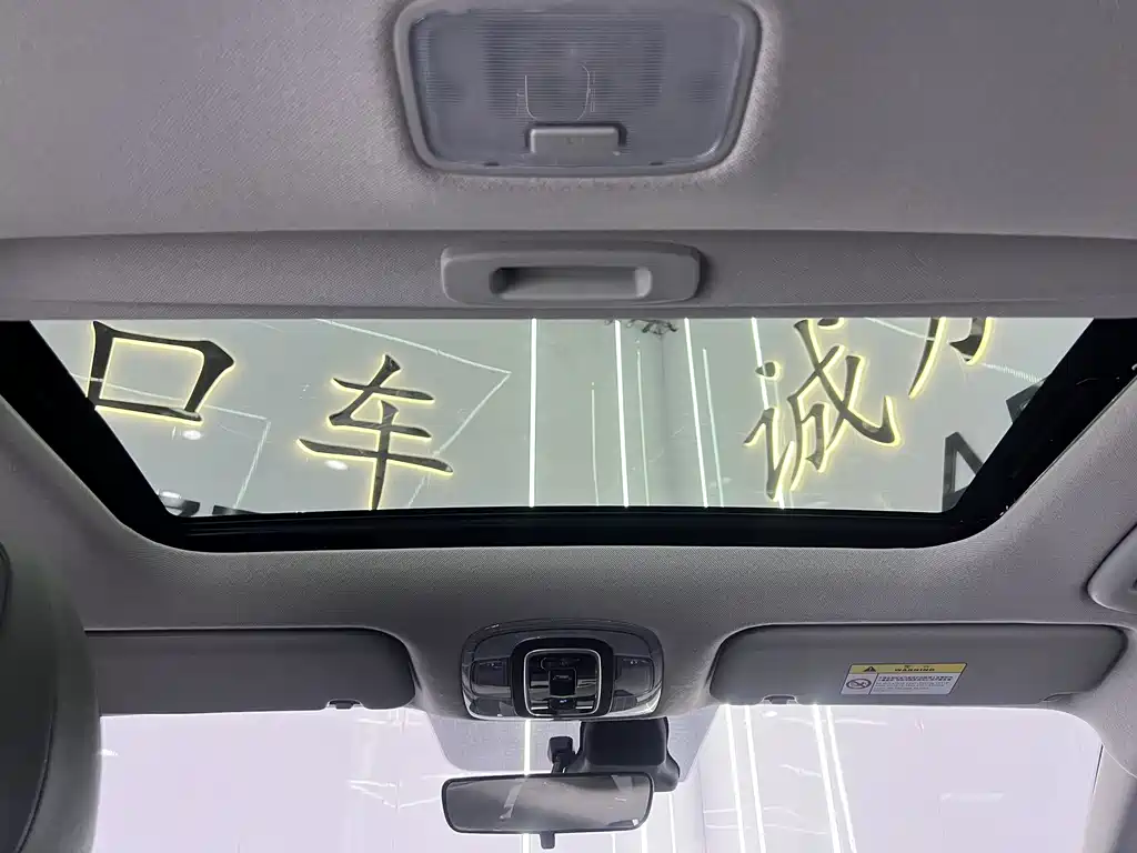 Hyundai Elantra 2023 — фото 17