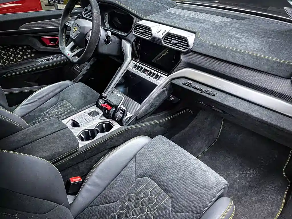 Lamborghini Urus 2023 — фото 14