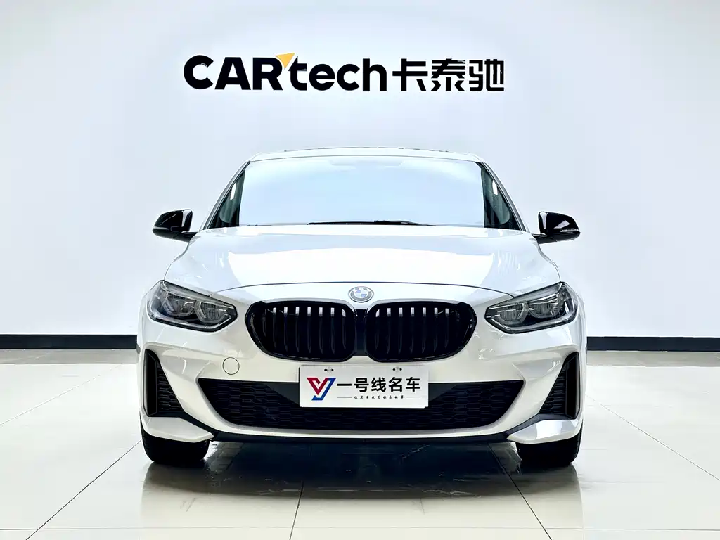 BMW 1 Series 2022 — фото 1