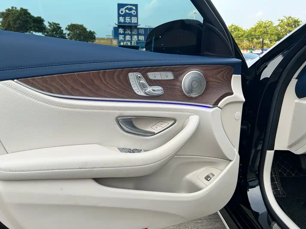 Mercedes-Benz E-Class 2022 — фото 13