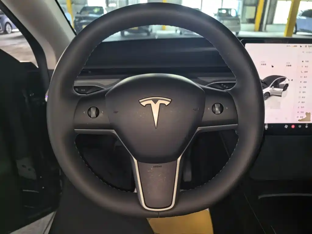 Tesla Model Y 2024 — фото 11