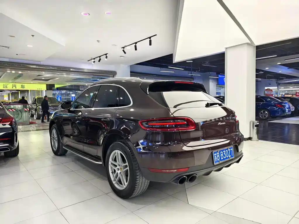 Porsche Macan 2018 — фото 17
