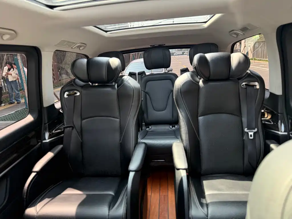 Mercedes-Benz V-Class 2020 — фото 19