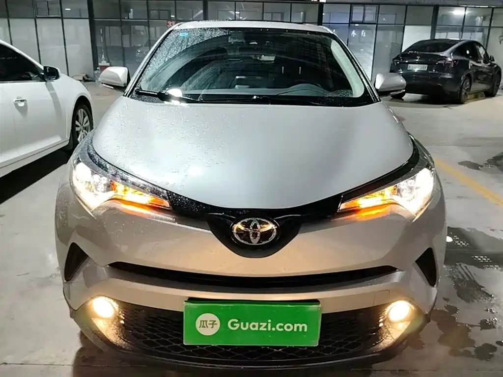 Toyota C-HR 2020 — фото 3