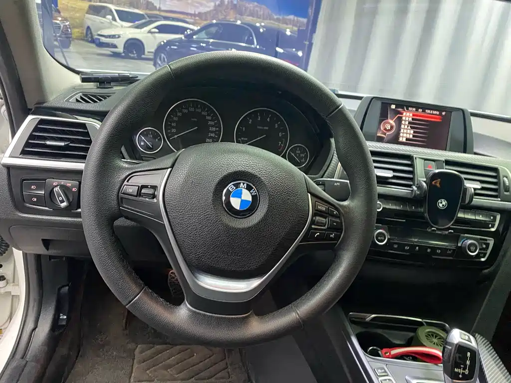 BMW 3 Series 2017 — фото 12
