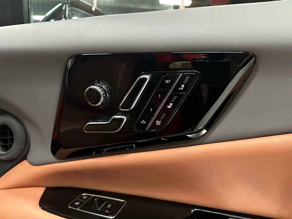 Cadillac IQ 2025 — фото 23
