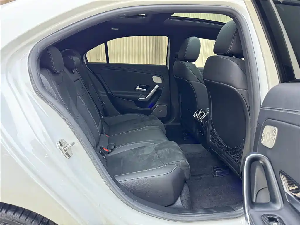 Mercedes-Benz A-Class 2020 — фото 12