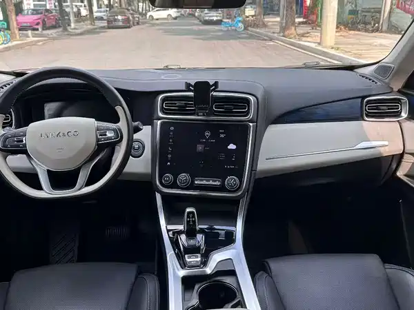 Lynk & Co 01 2019