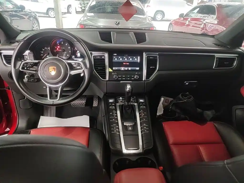 Porsche Macan 2017 — фото 10