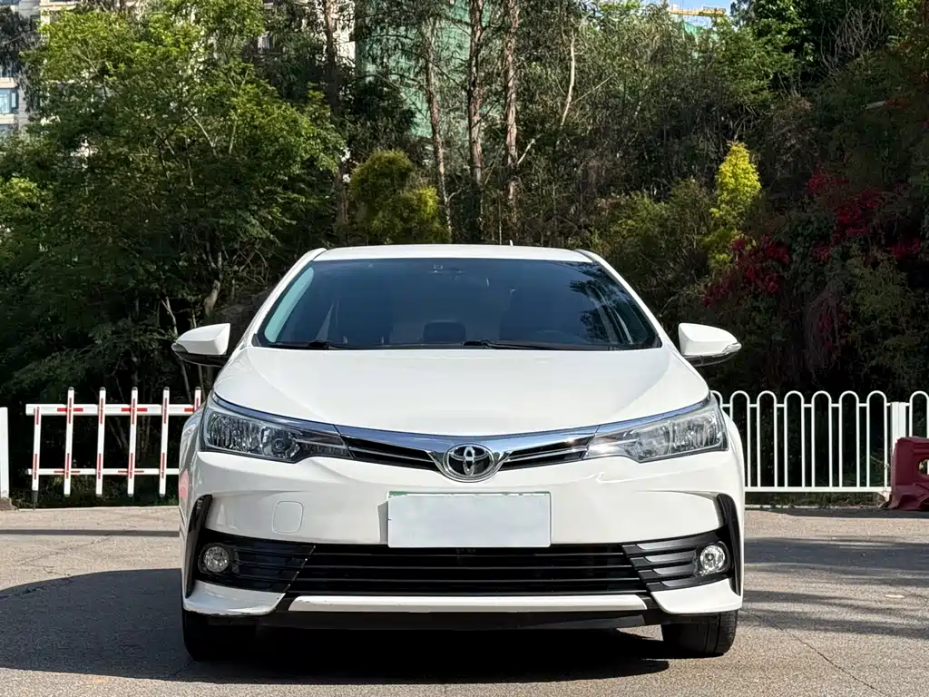 Toyota Corolla 2017 — фото 2