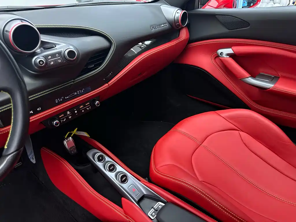 Ferrari F8 2022 — фото 21