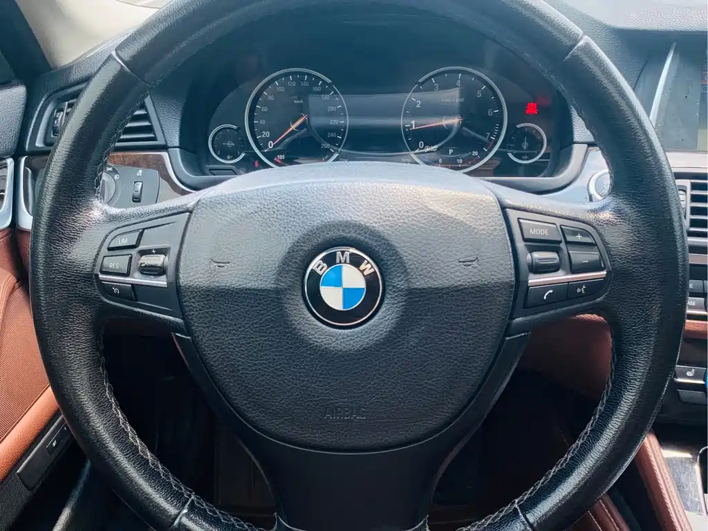BMW 5 Series 2014 — фото 17