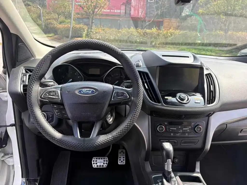 Ford Kuga 2017 — фото 10