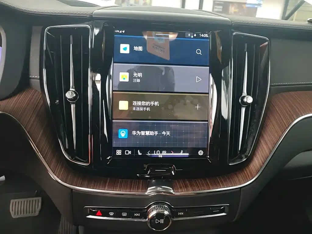 Volvo XC60 2023 — фото 13