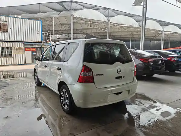 Nissan Livina 2011