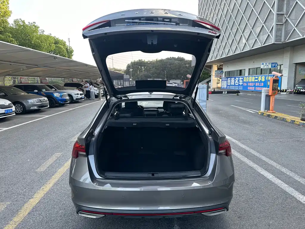 Skoda Octavia 2021 — фото 16