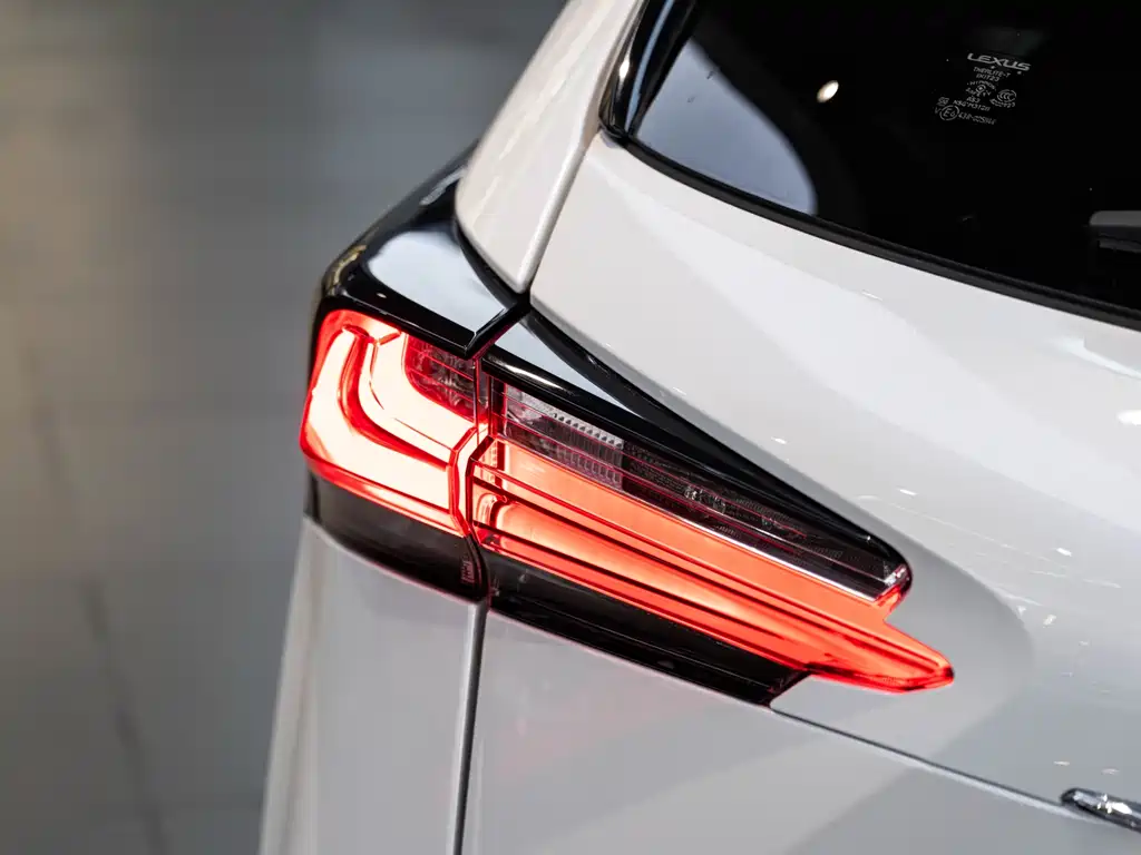 Lexus NX 2016 — фото 7