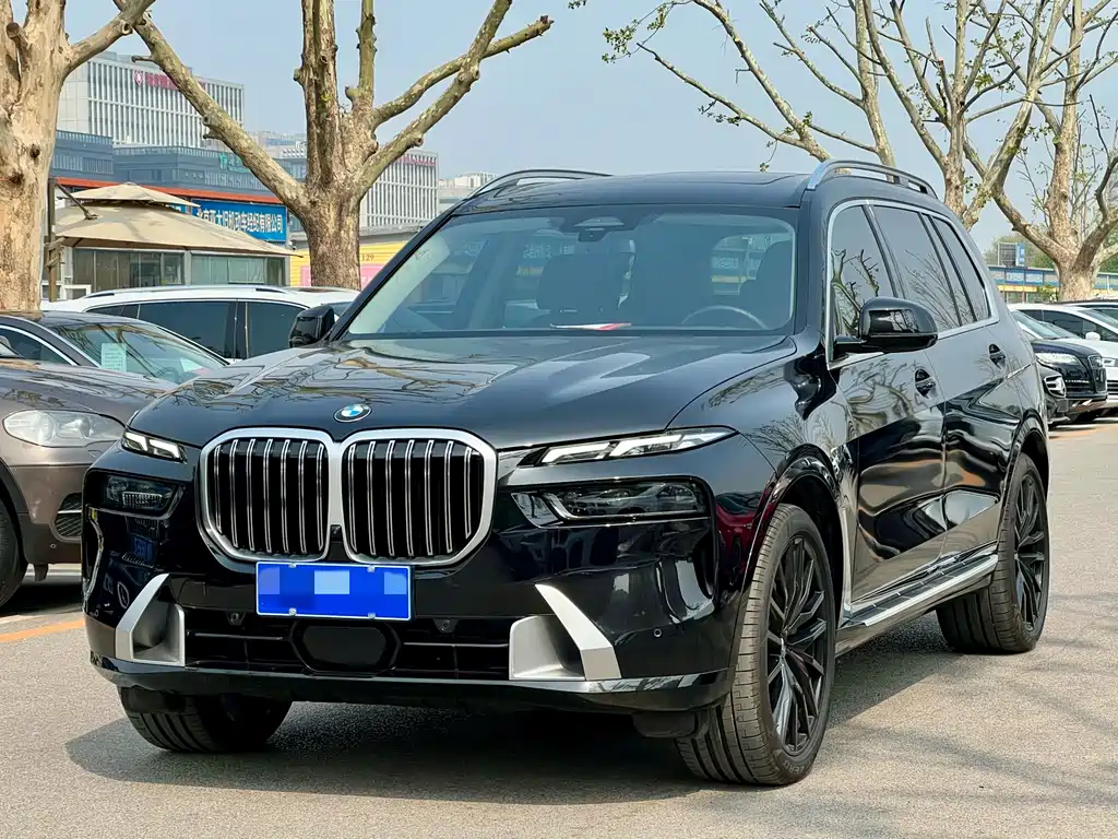 BMW X7 2023 — фото 1
