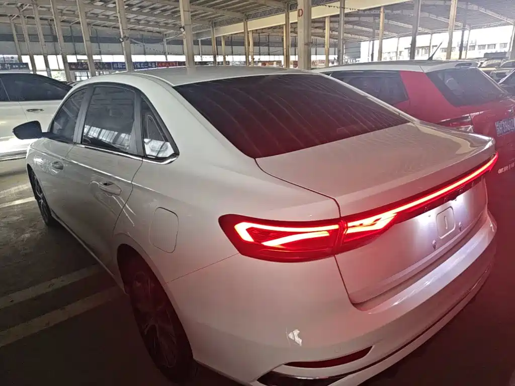 Geely Emgrand 2021