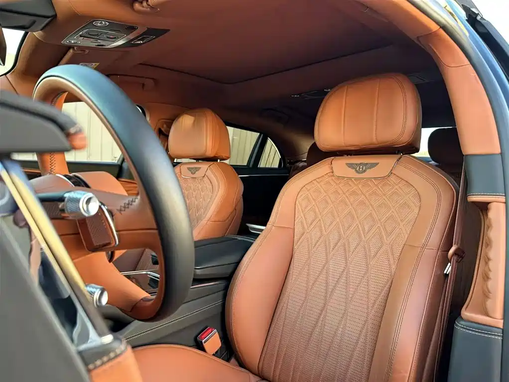 Bentley Flying Spur 2023 — фото 4