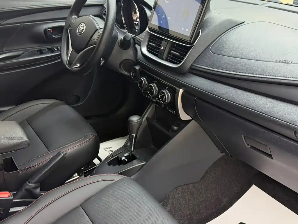 Toyota Yaris L 2022 — фото 9