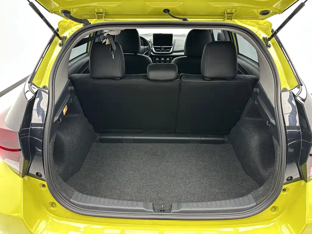 Toyota Yaris L 2022 — фото 17