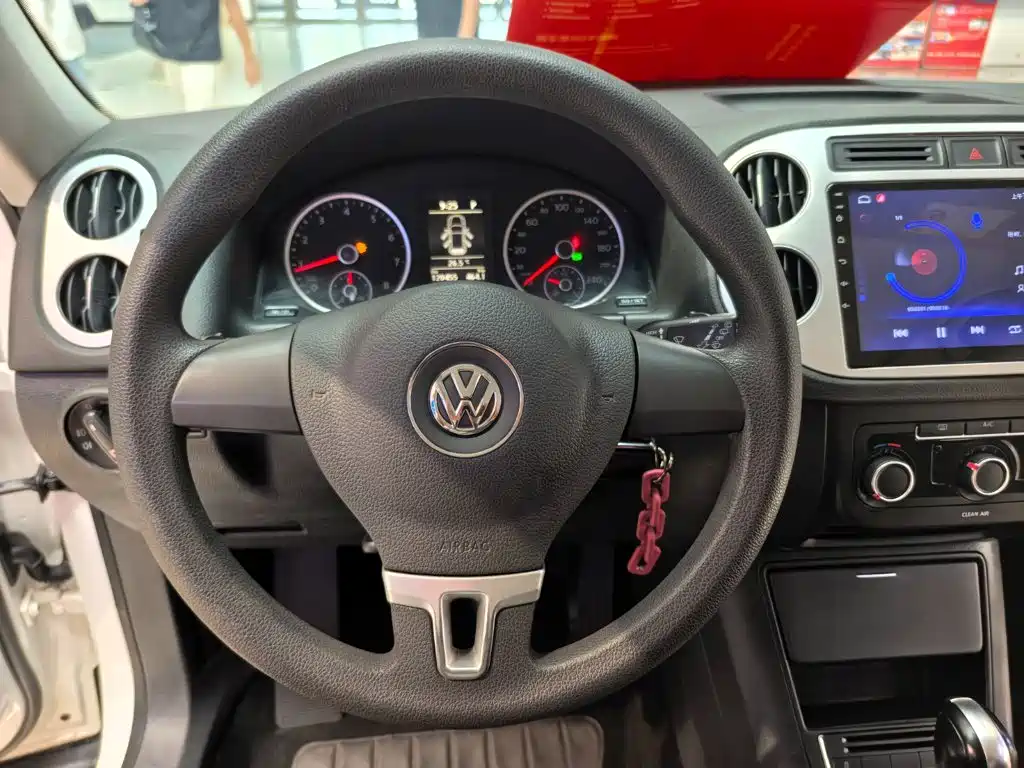 Volkswagen Tiguan 2017 — фото 12