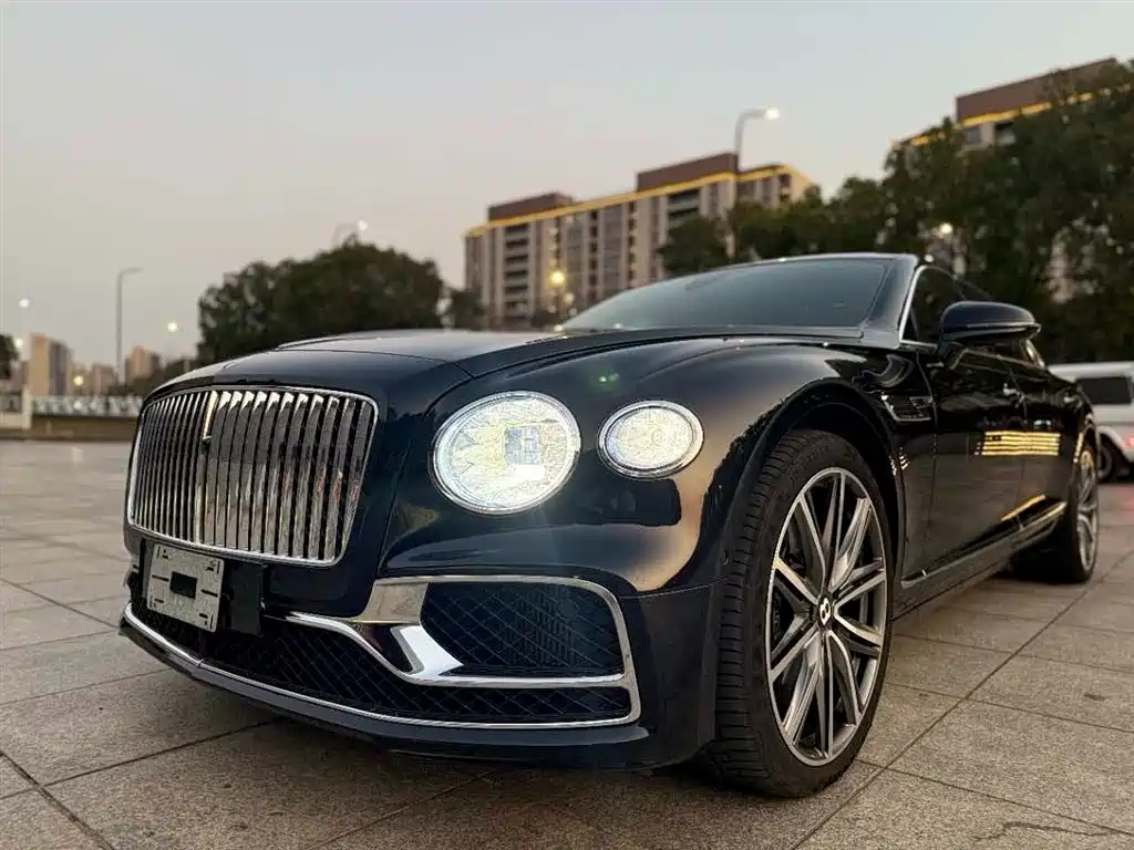 Bentley Flying Spur 2023 — фото 1