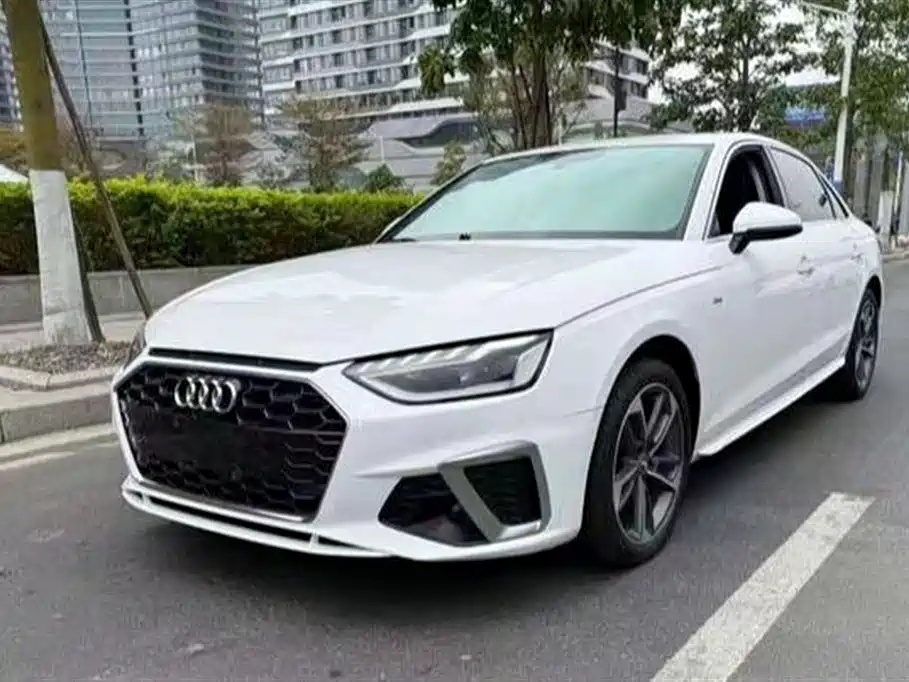 Audi A4L 2021 — фото 1