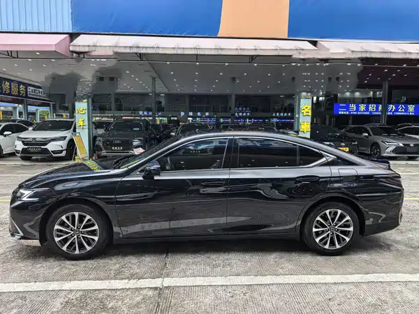 Lexus ES 2026