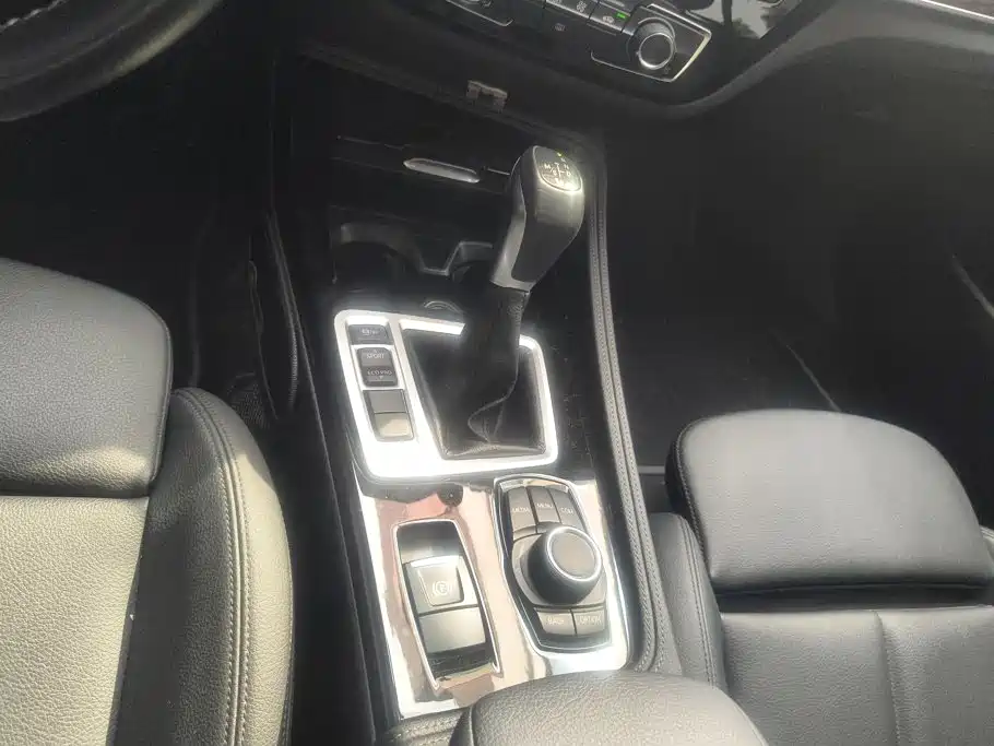 BMW 1 Series 2018 — фото 16