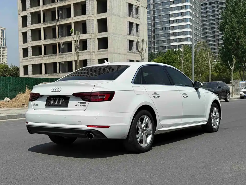 Audi A4L 2018