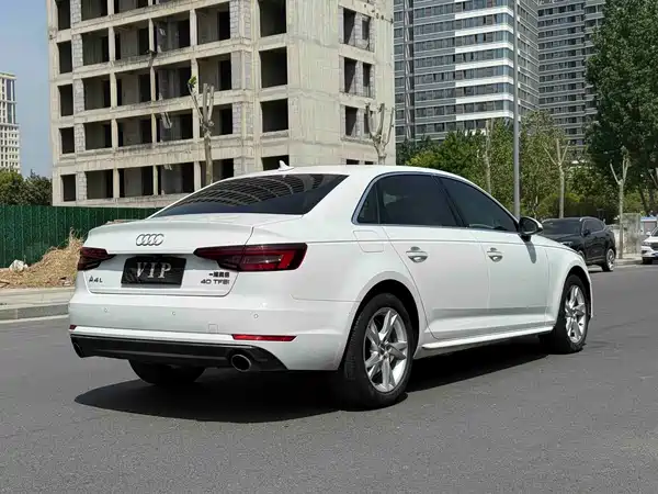 Audi A4L 2018