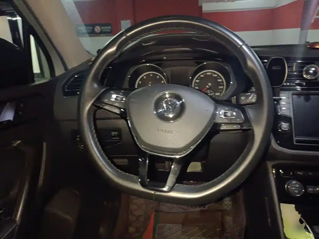Volkswagen Tiguan L 2017