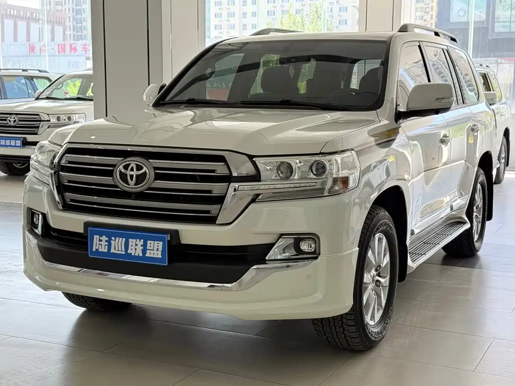 Toyota Land Cruiser 2018 — фото 1