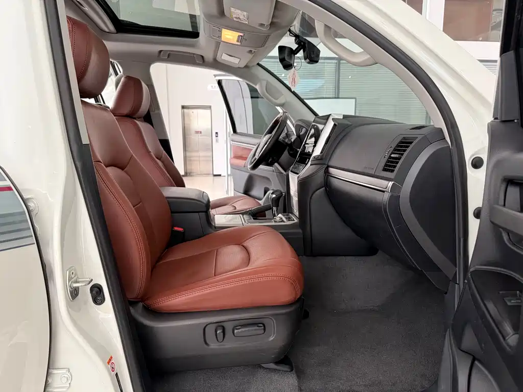 Toyota Land Cruiser 2018 — фото 13