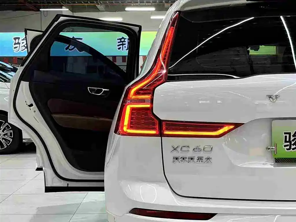 Volvo XC60 PHEV 2025 — фото 26