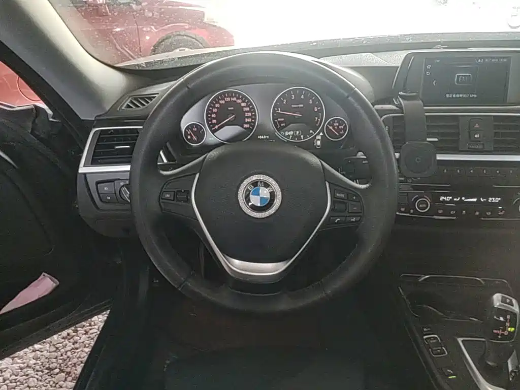 BMW 3 Series GT 2018 — фото 11