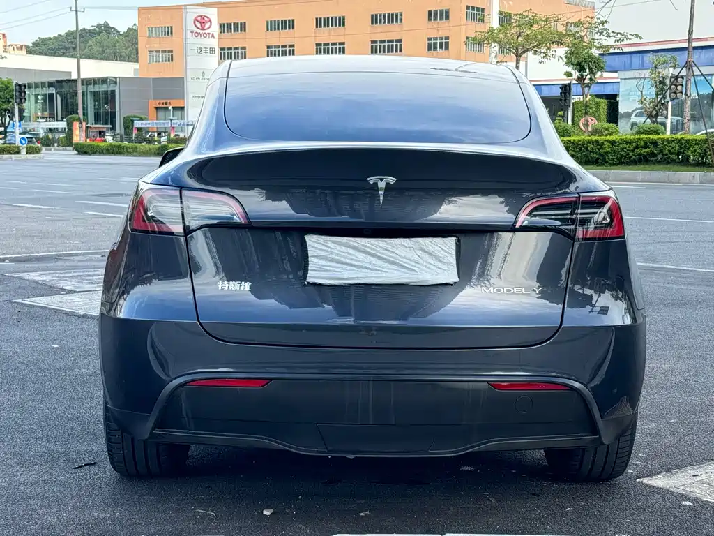 Tesla Model Y 2024 — фото 17